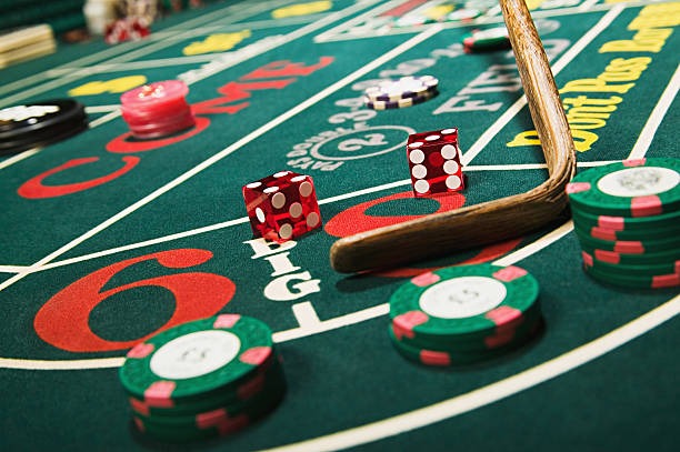 Play'n GO slot game interface showing reels, stake selector, and spin button on sosial4d